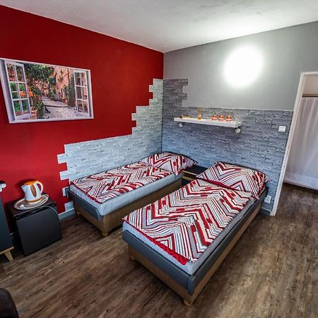 Penzion U Tulaka Dobrichovice Bagian luar foto