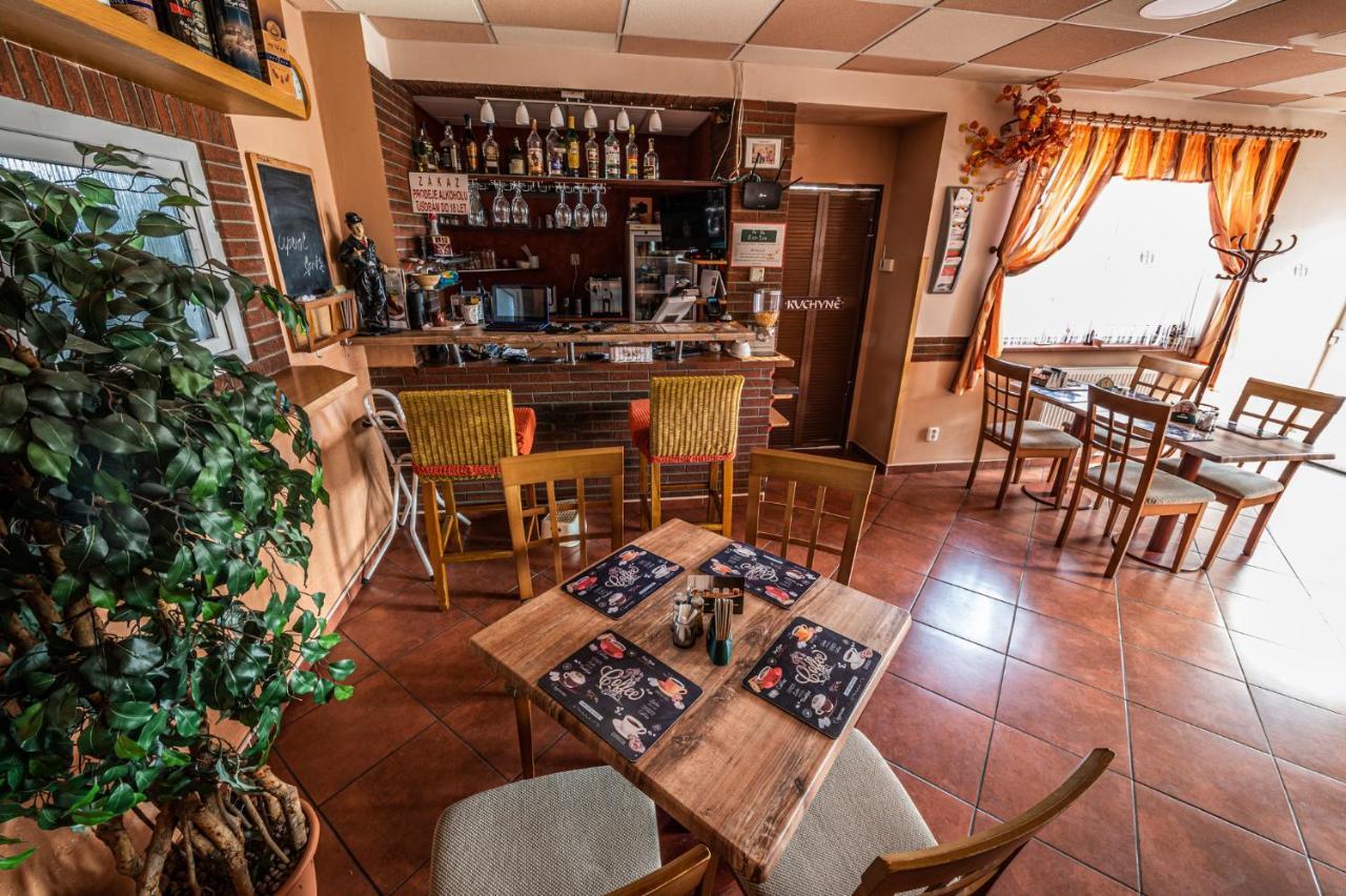 Penzion U Tulaka Dobrichovice Bagian luar foto