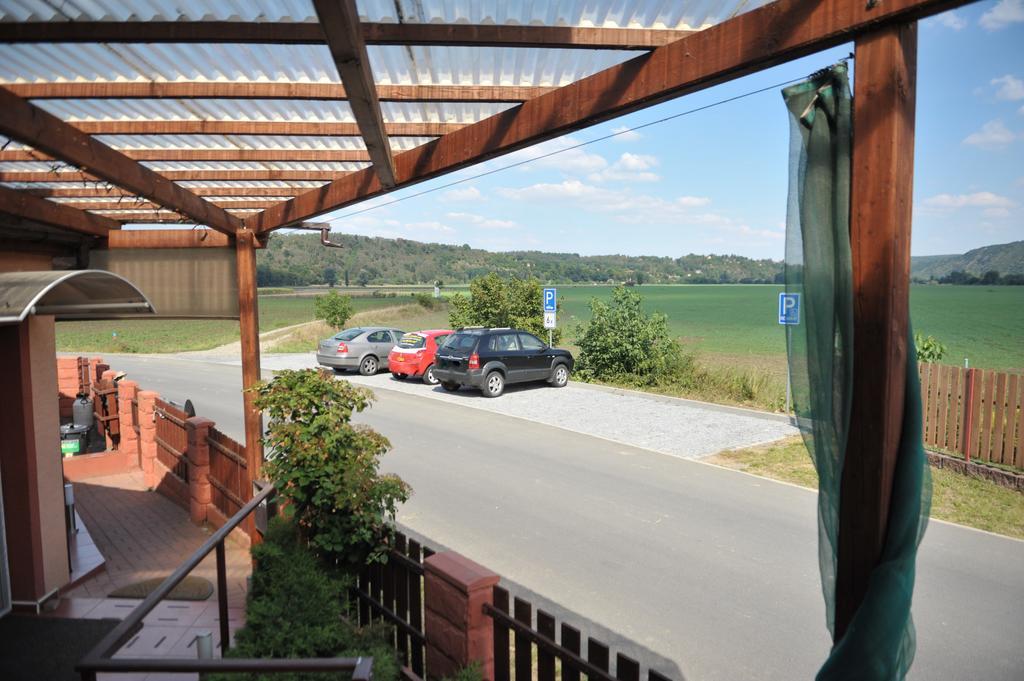 Penzion U Tulaka Dobrichovice Bagian luar foto