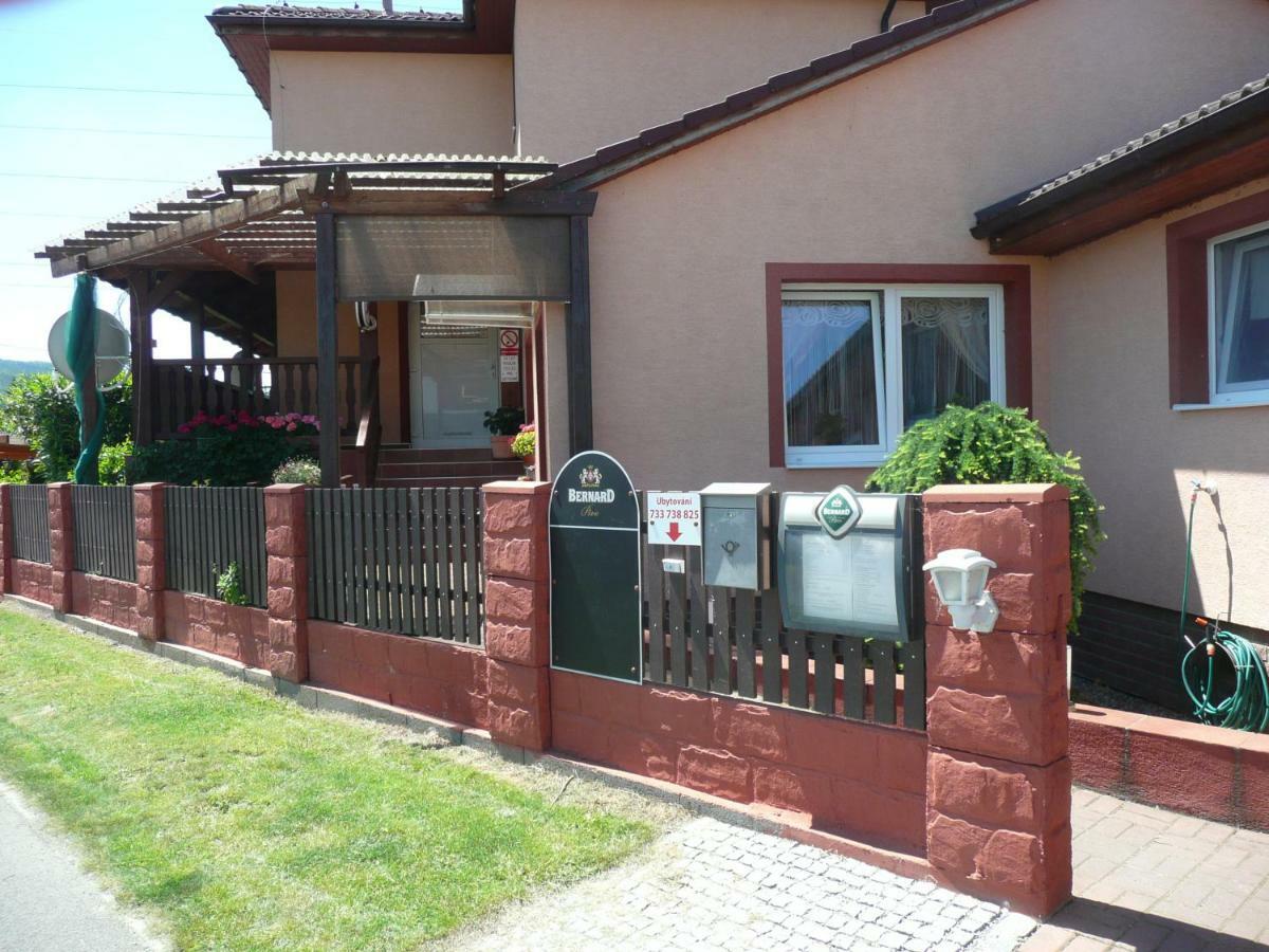 Penzion U Tulaka Dobrichovice Bagian luar foto