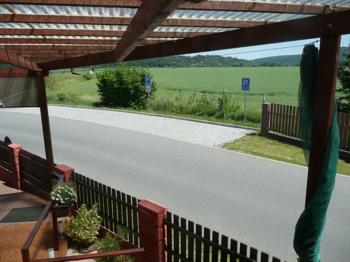 Penzion U Tulaka Dobrichovice Bagian luar foto